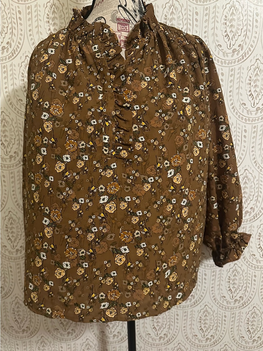 Brown Floral Ruffle-Neck Blouse by (no brand) can fit up to a large